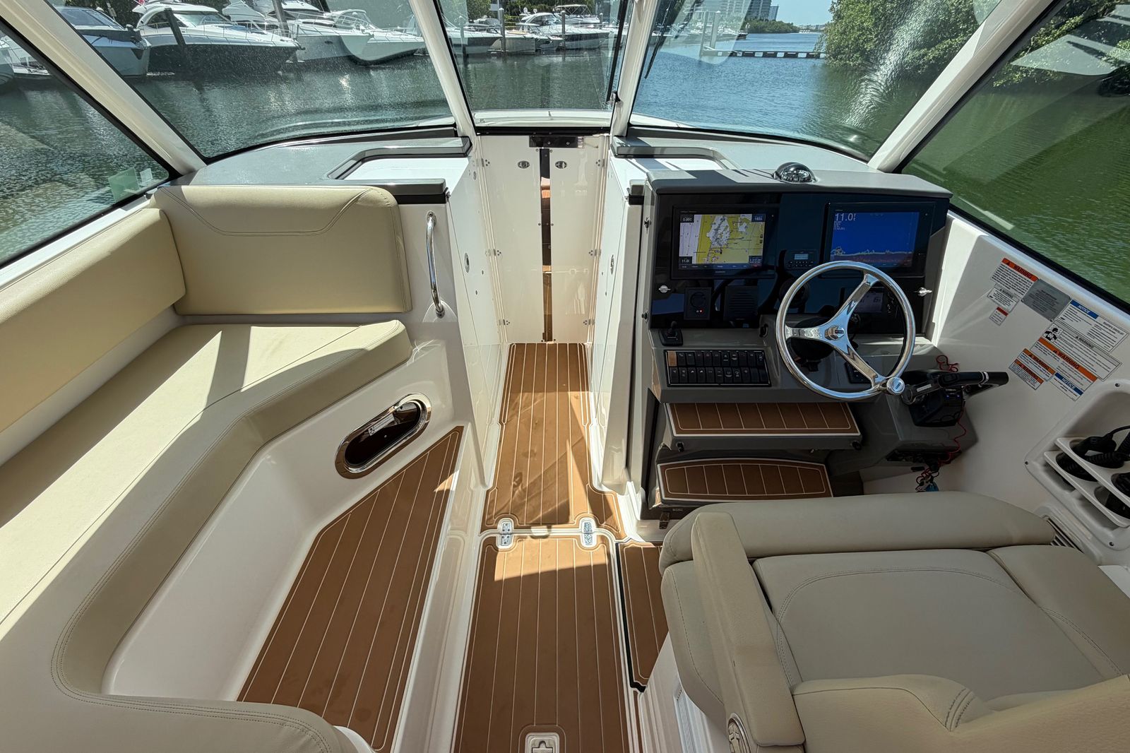 2016 Pursuit DC 325 Dual Console
