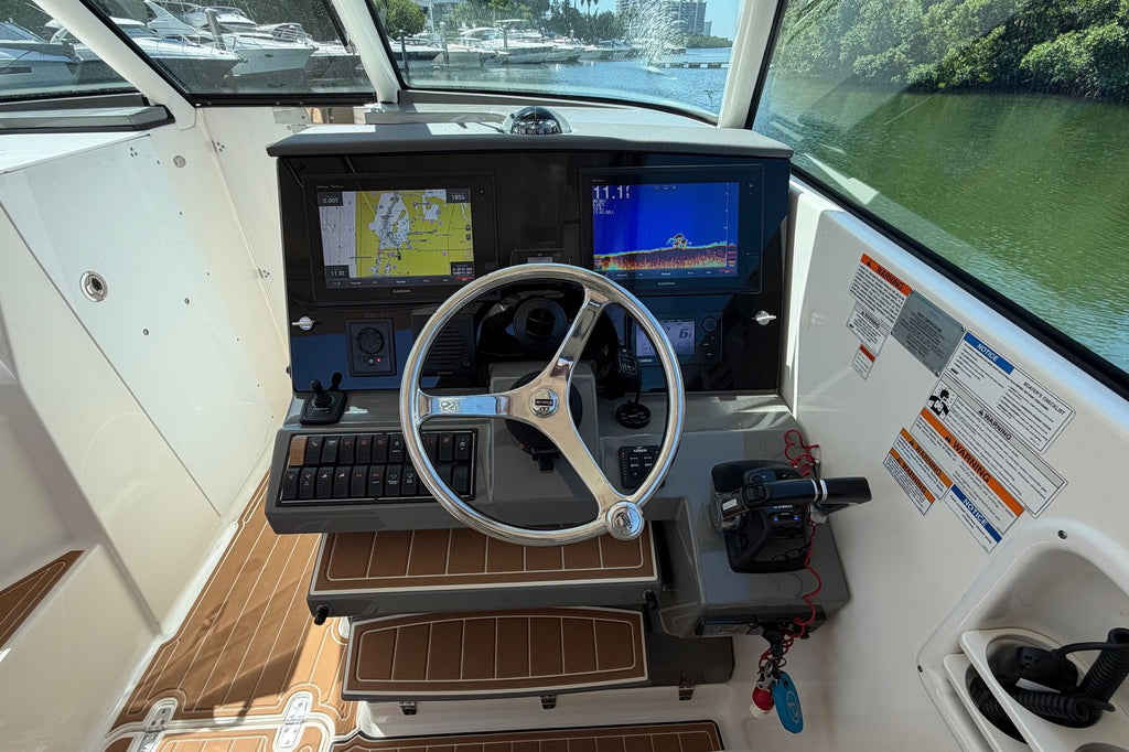 2016 Pursuit DC 325 Dual Console