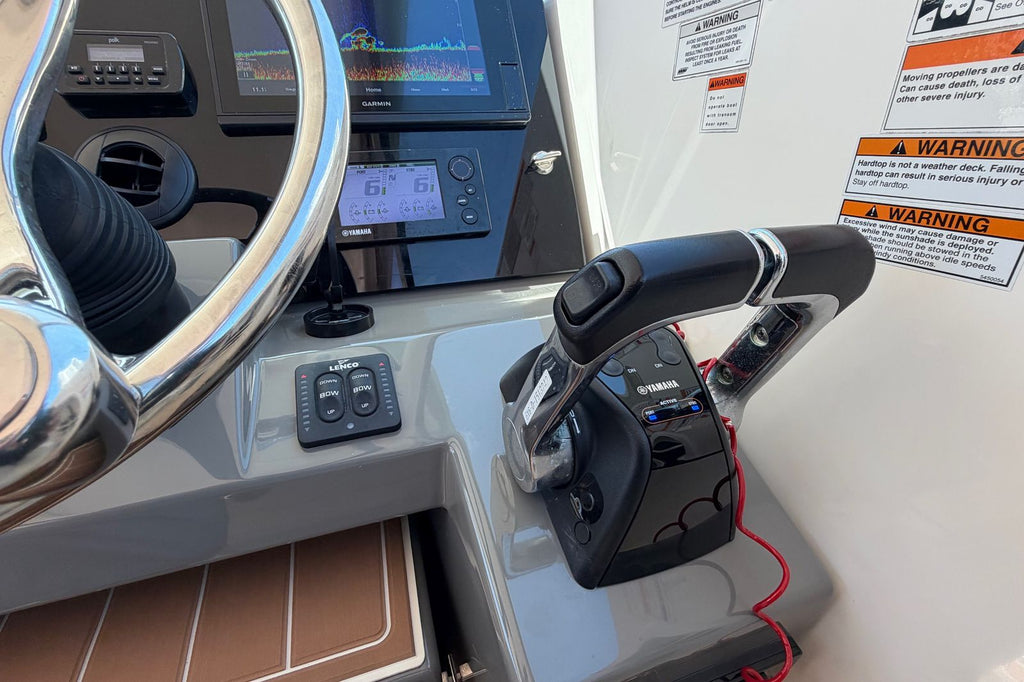 2016 Pursuit DC 325 Dual Console