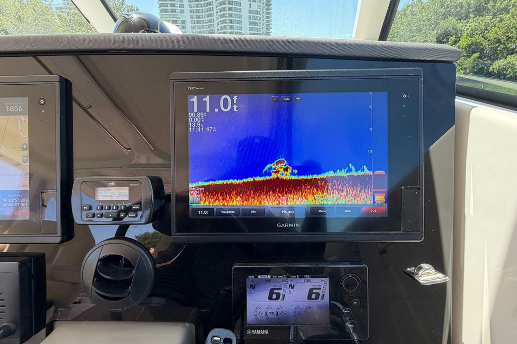 2016 Pursuit DC 325 Dual Console