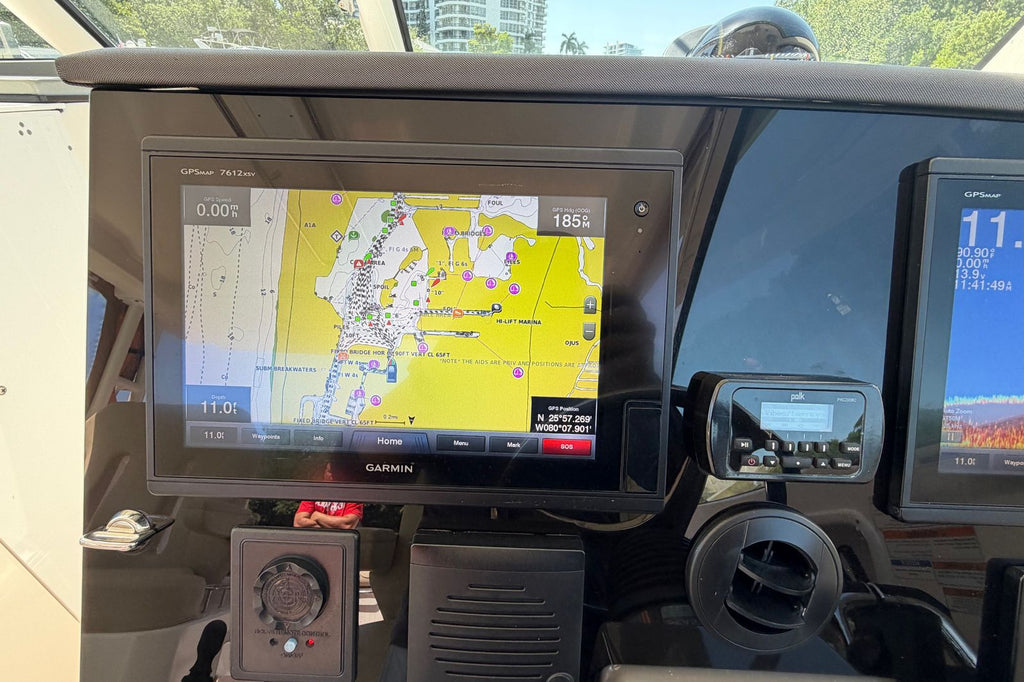 2016 Pursuit DC 325 Dual Console