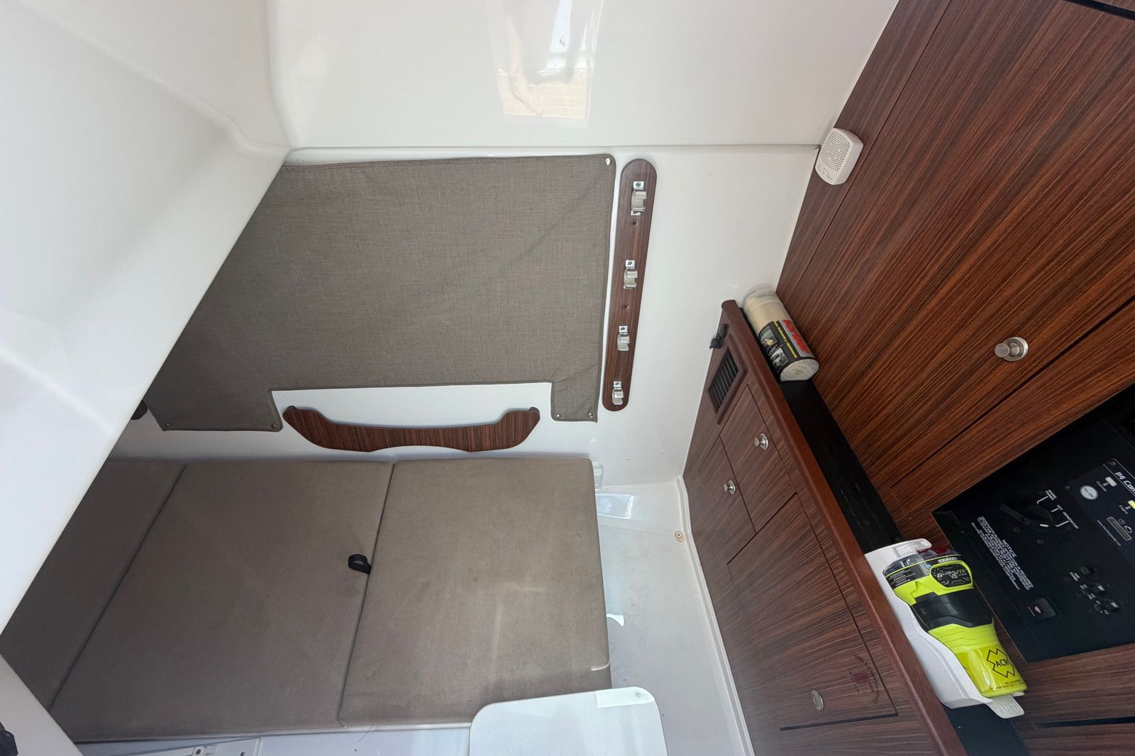 2016 Pursuit DC 325 Dual Console