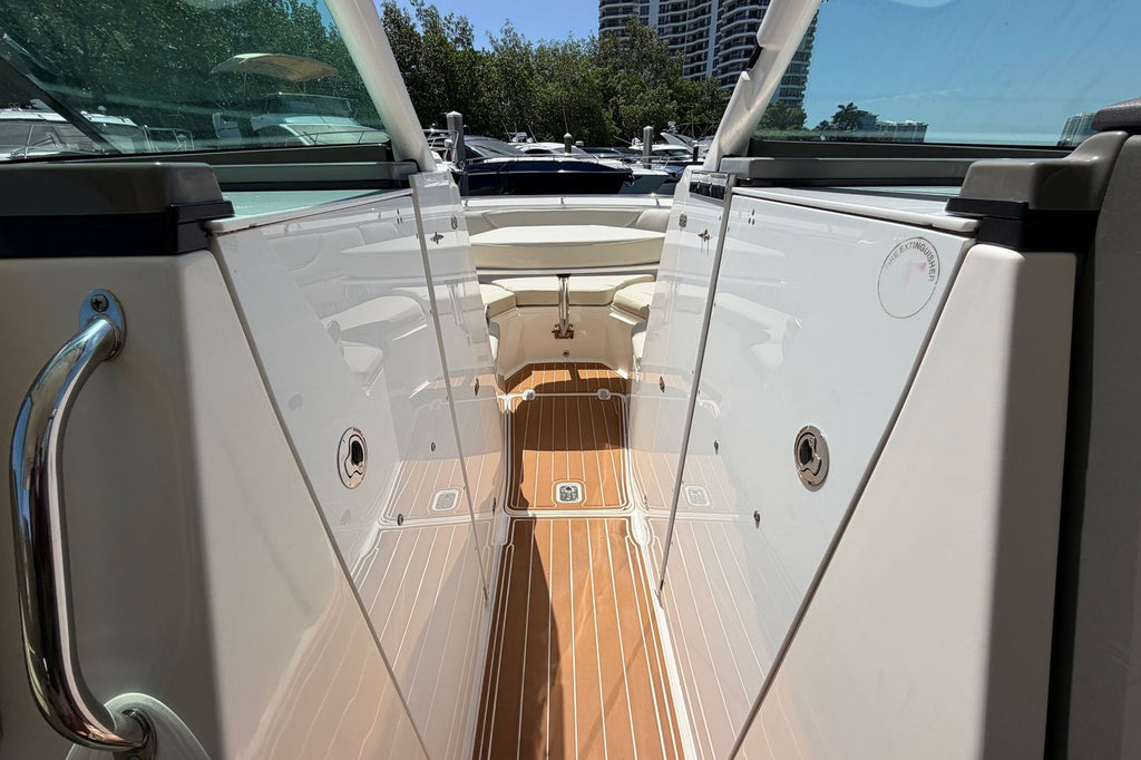 2016 Pursuit DC 325 Dual Console