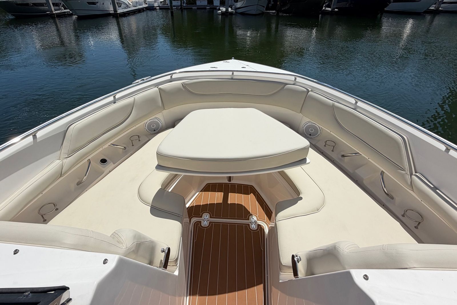 2016 Pursuit DC 325 Dual Console