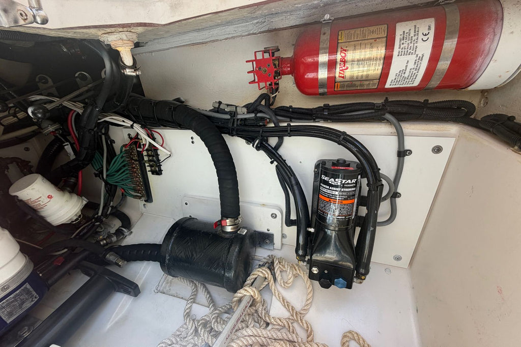 2016 Pursuit DC 325 Dual Console