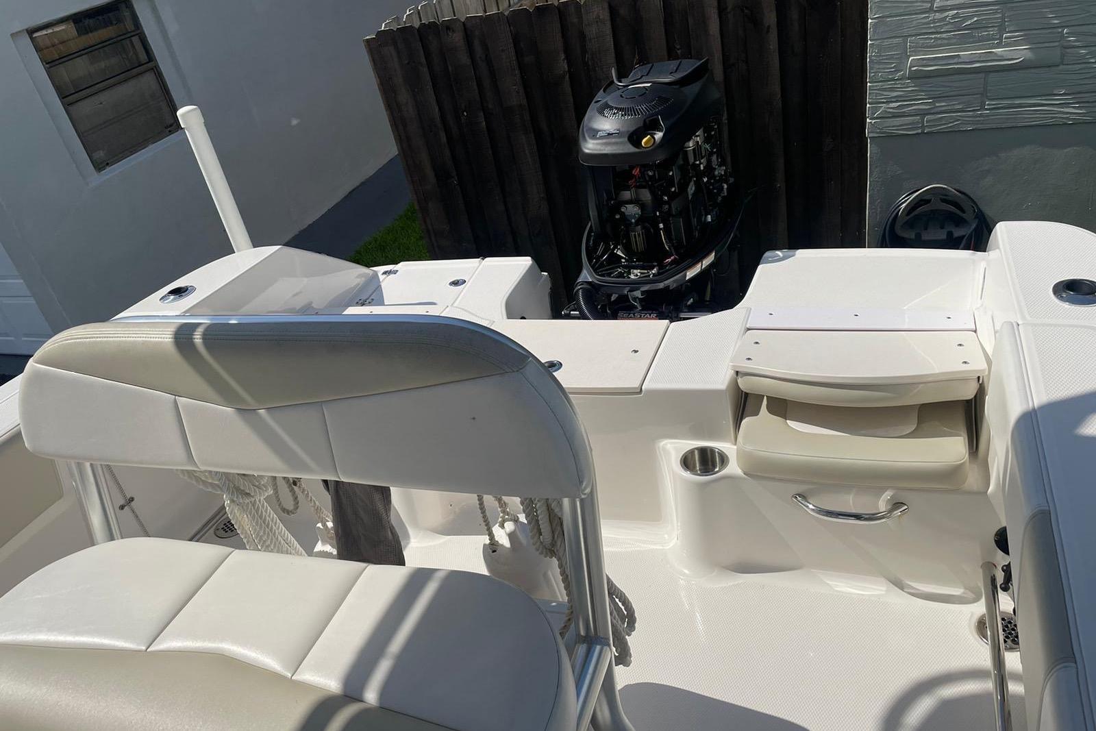 2016 Robalo R200 Center Console