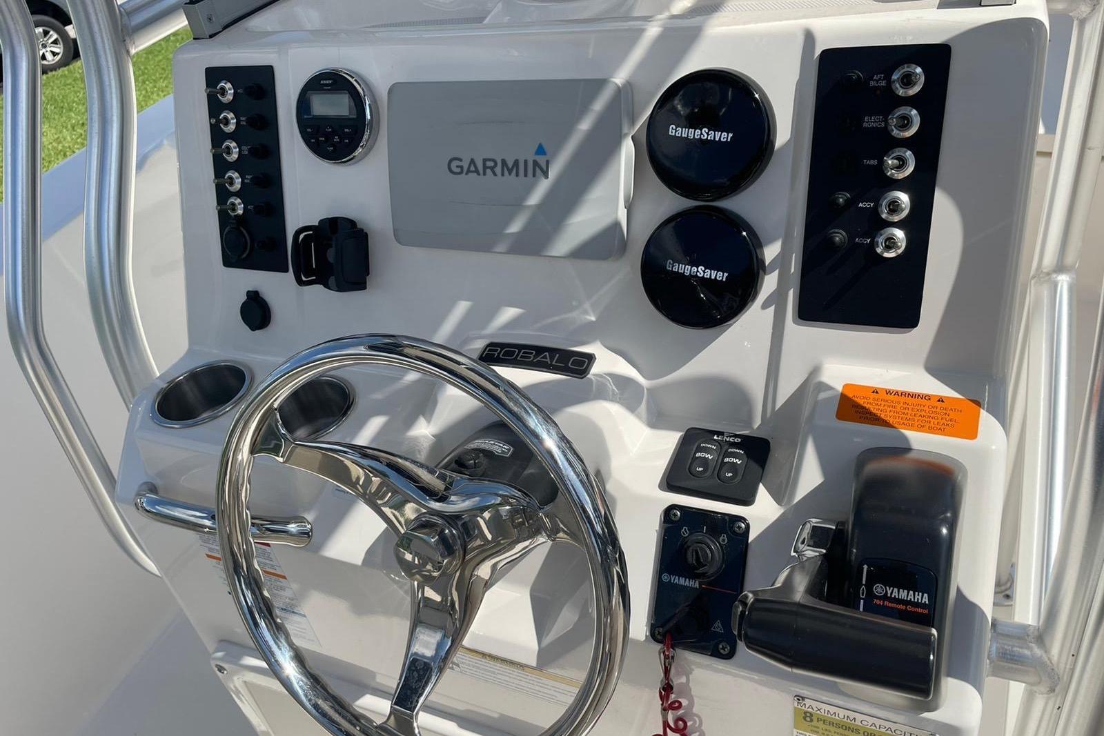 2016 Robalo R200 Center Console