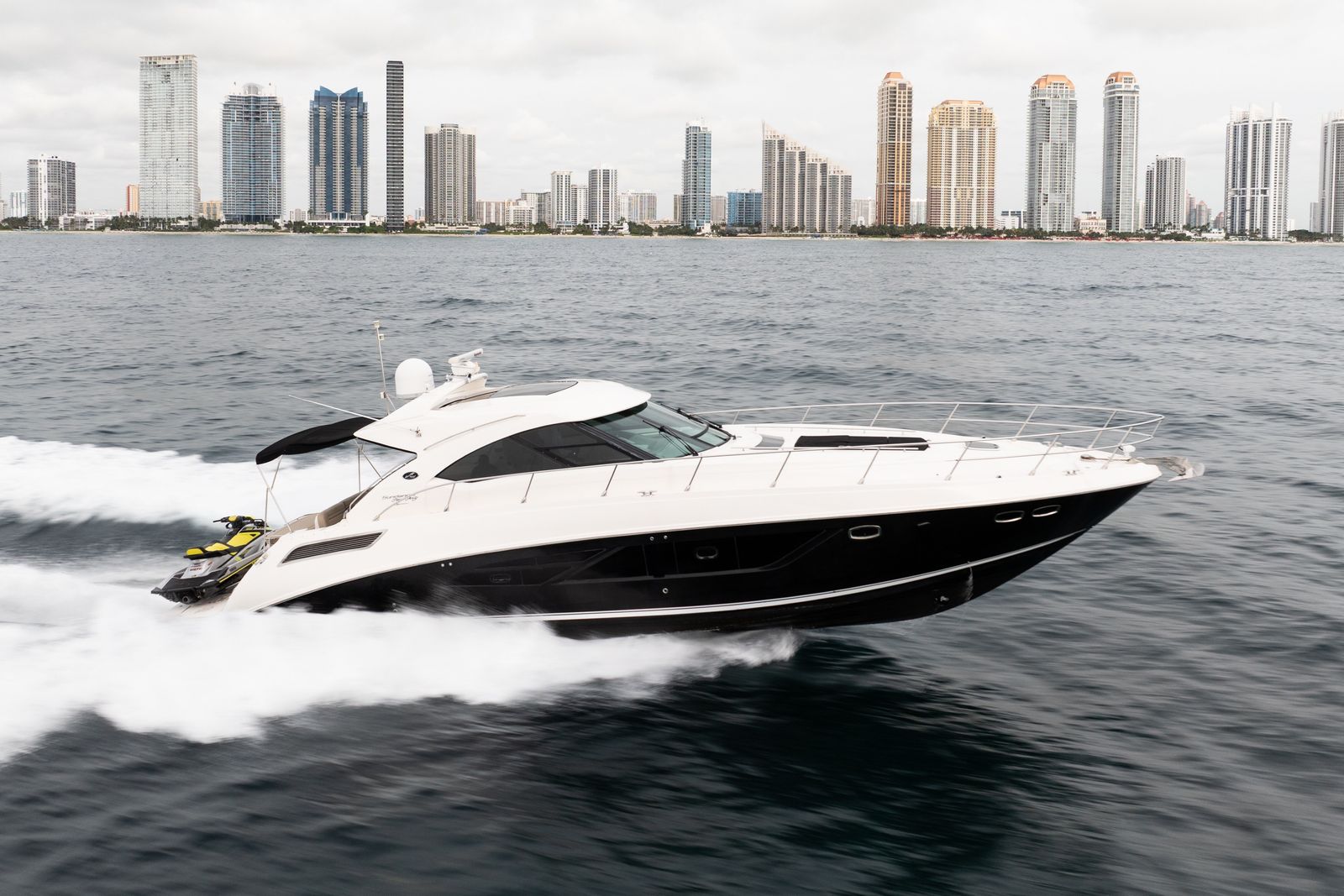 2016 Sea Ray Sundancer 540 — Twin Cummins QSM-11 Diesels, Miami