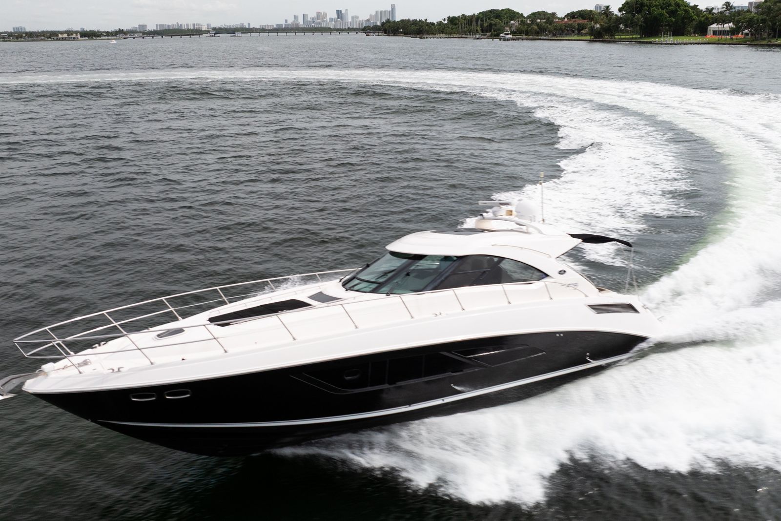 2016 Sea Ray Sundancer 540 — Twin Cummins QSM-11 Diesels, Miami