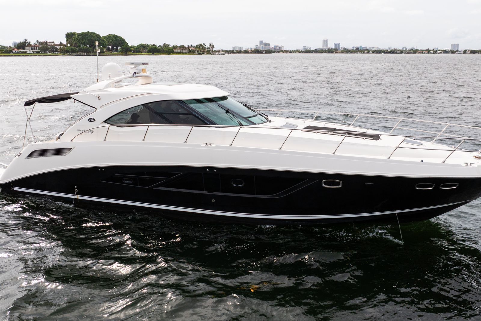2016 Sea Ray Sundancer 540 — Twin Cummins QSM-11 Diesels, Miami