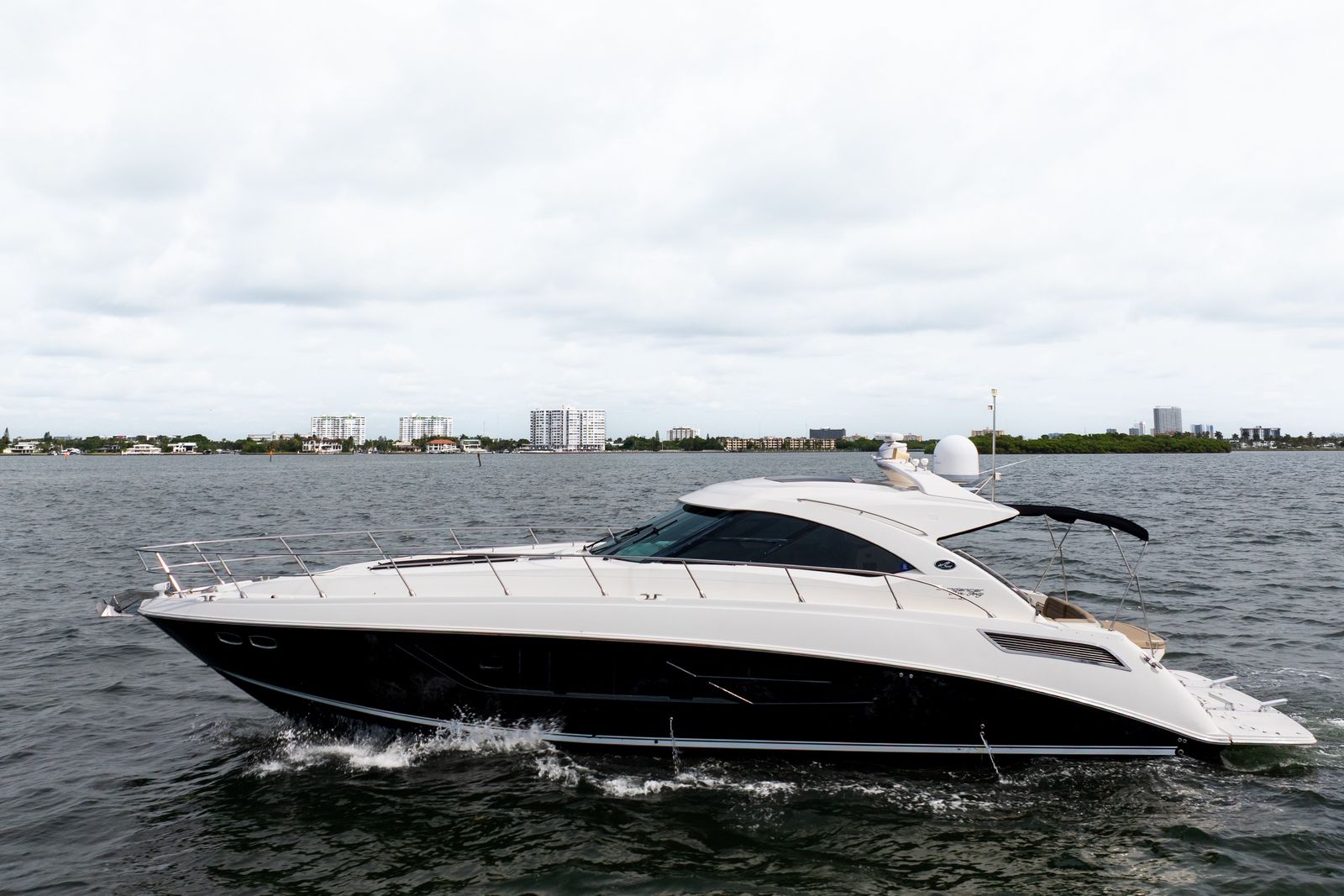 2016 Sea Ray Sundancer 540 — Twin Cummins QSM-11 Diesels, Miami