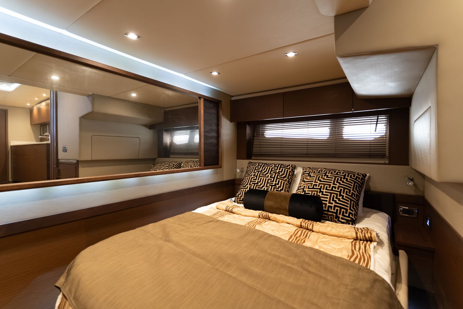2016 Sea Ray Sundancer 540 — Twin Cummins QSM-11 Diesels, Miami