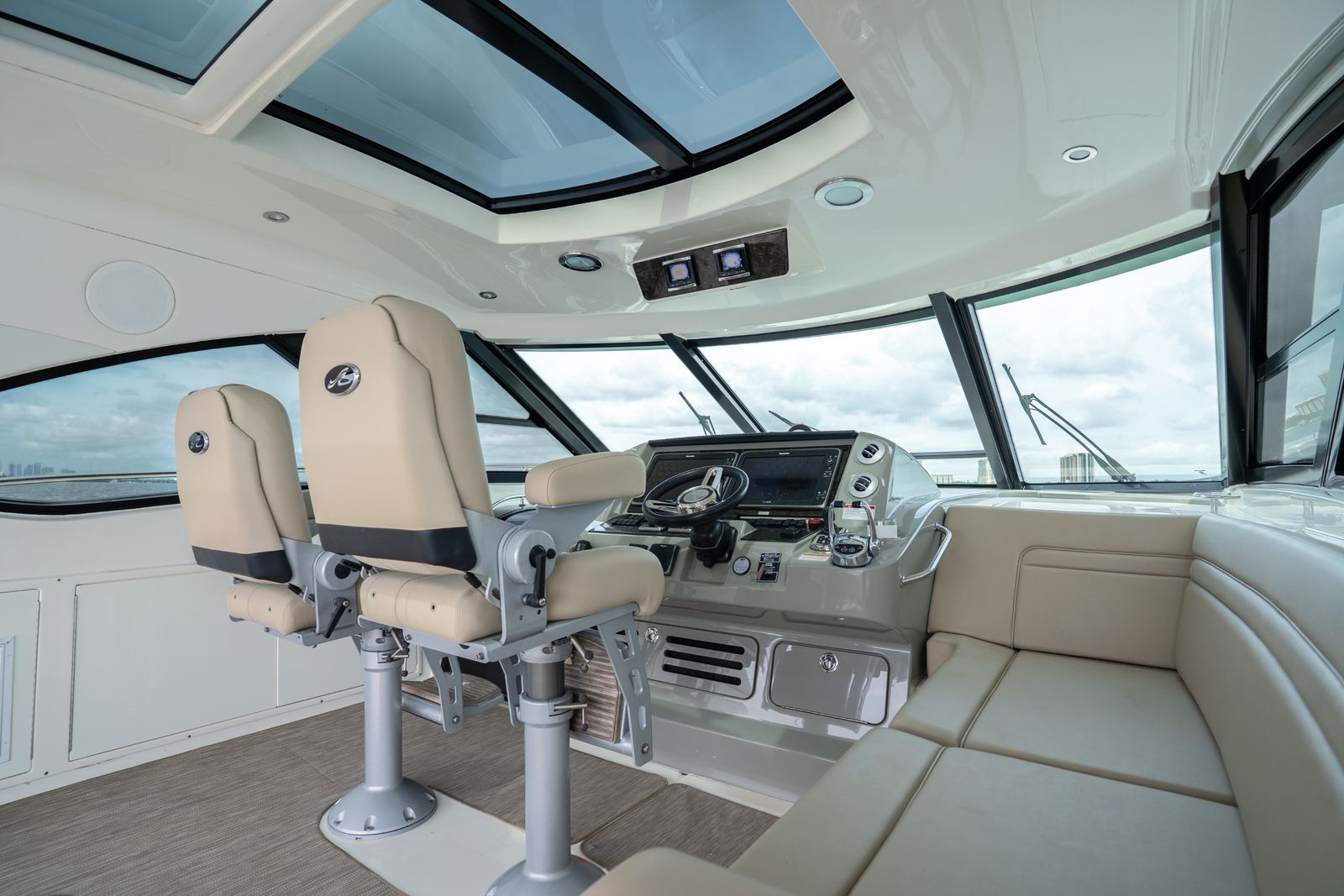 2016 Sea Ray Sundancer 540 — Twin Cummins QSM-11 Diesels, Miami