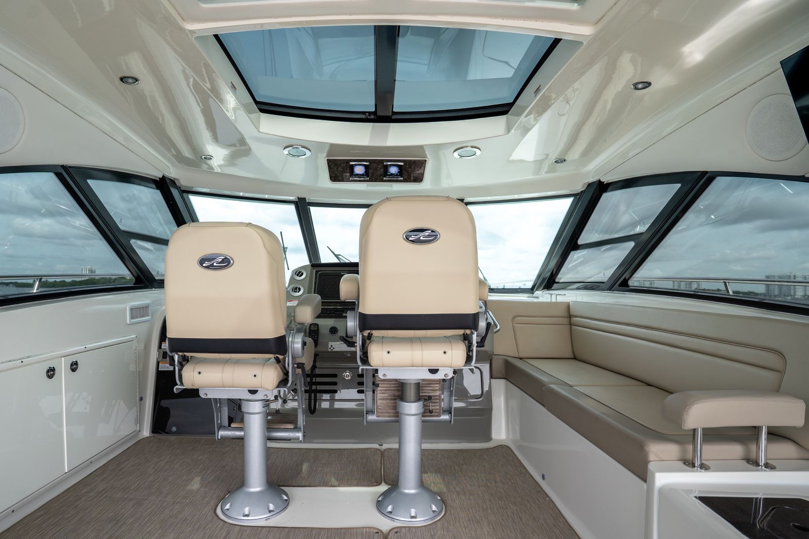 2016 Sea Ray Sundancer 540 — Twin Cummins QSM-11 Diesels, Miami