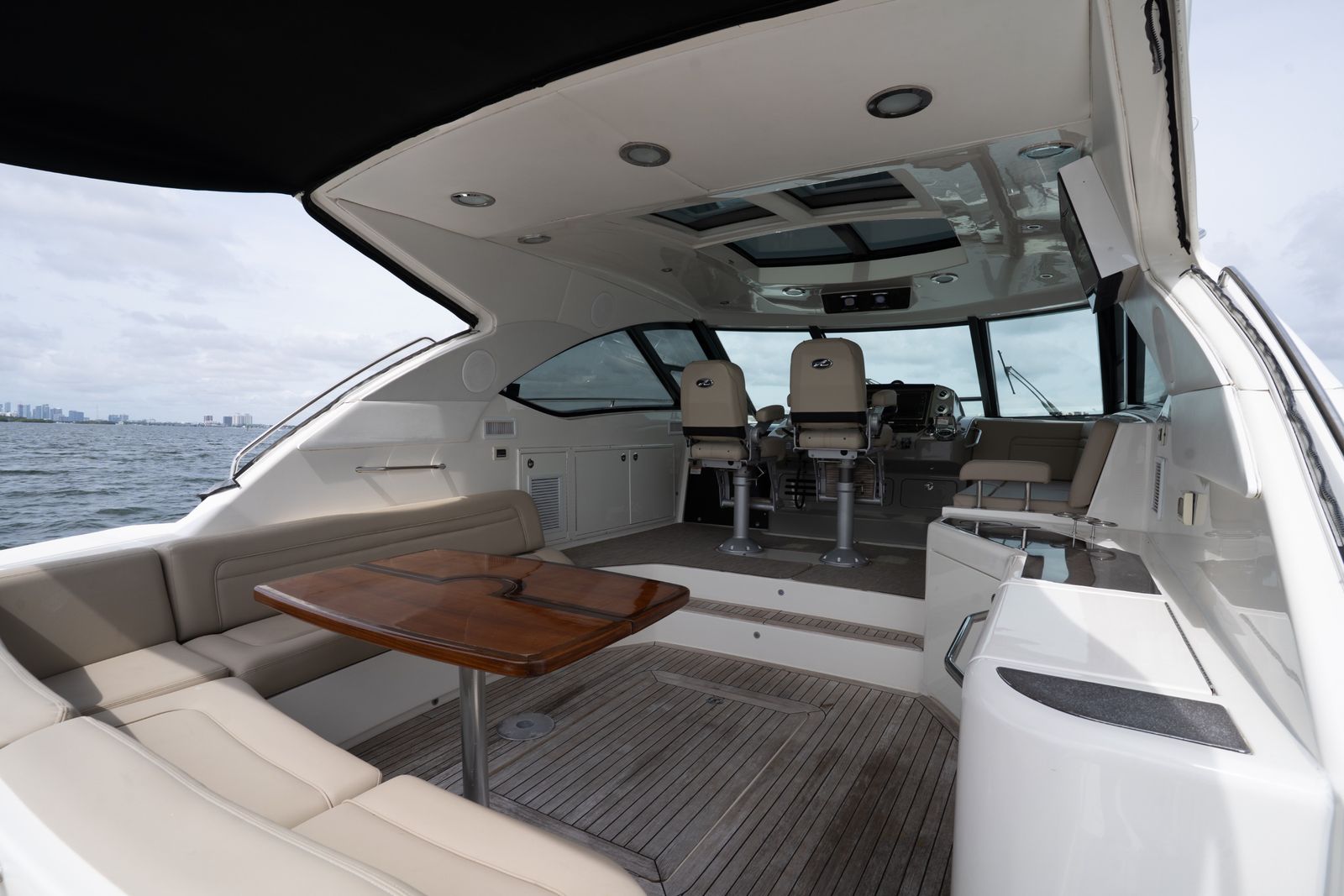 2016 Sea Ray Sundancer 540 — Twin Cummins QSM-11 Diesels, Miami