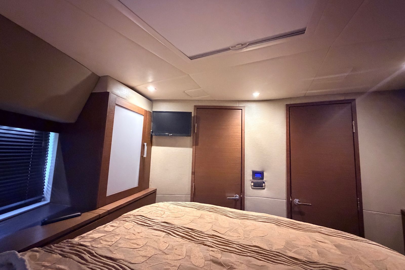2016 Sea Ray Sundancer 540 — Twin Cummins QSM-11 Diesels, Miami