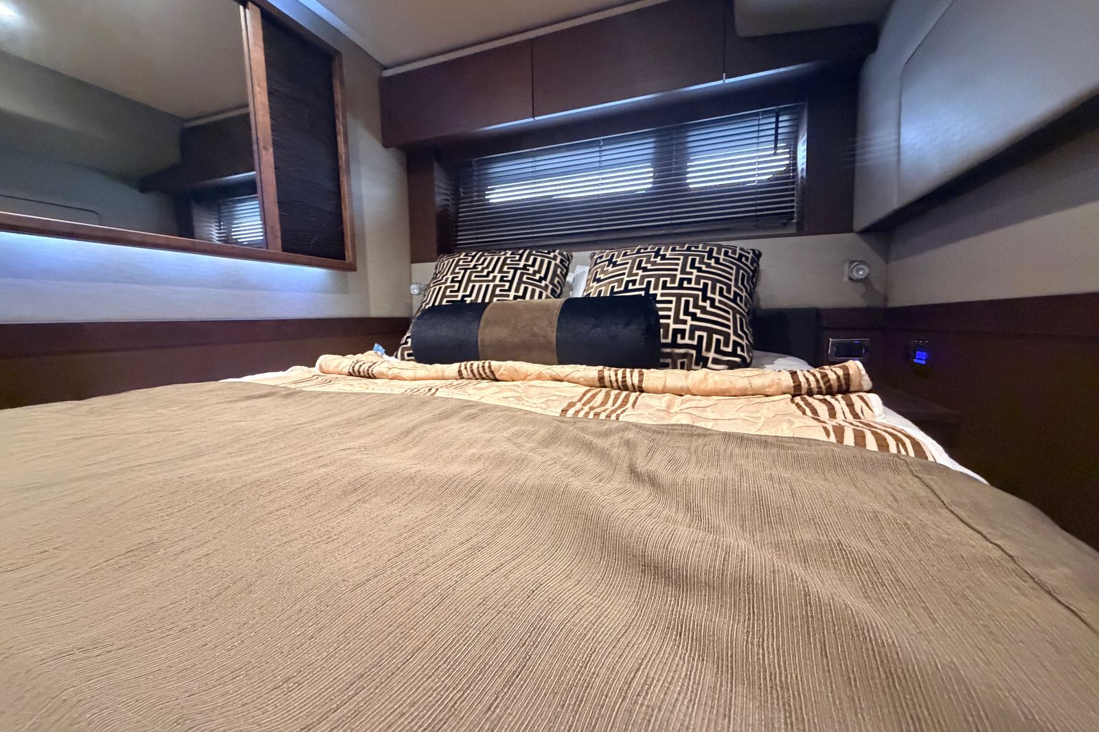 2016 Sea Ray Sundancer 540 — Twin Cummins QSM-11 Diesels, Miami