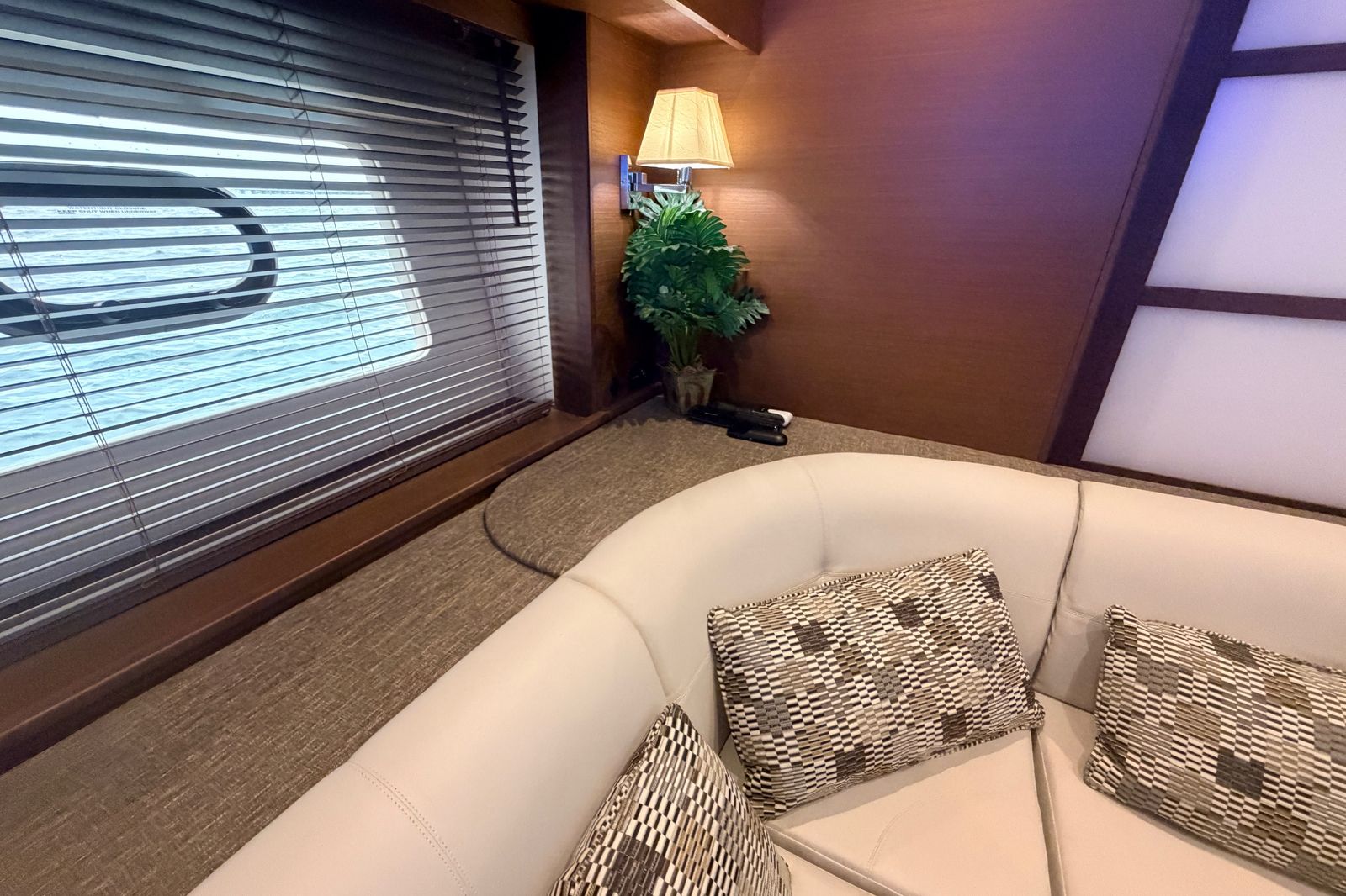 2016 Sea Ray Sundancer 540 — Twin Cummins QSM-11 Diesels, Miami