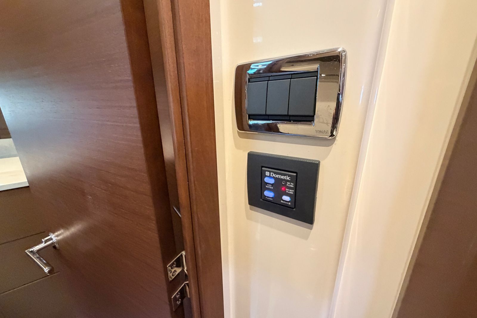 2016 Sea Ray Sundancer 540 — Twin Cummins QSM-11 Diesels, Miami