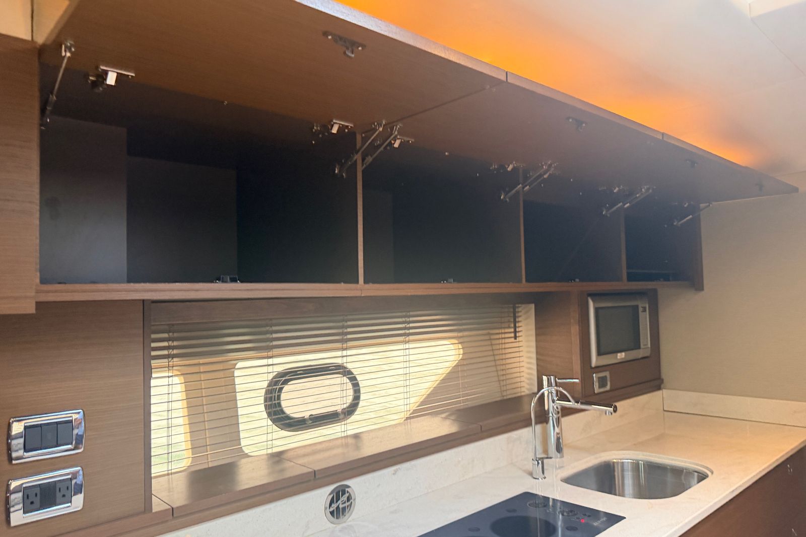 2016 Sea Ray Sundancer 540 — Twin Cummins QSM-11 Diesels, Miami