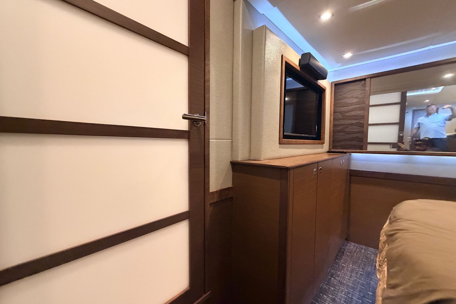2016 Sea Ray Sundancer 540 — Twin Cummins QSM-11 Diesels, Miami