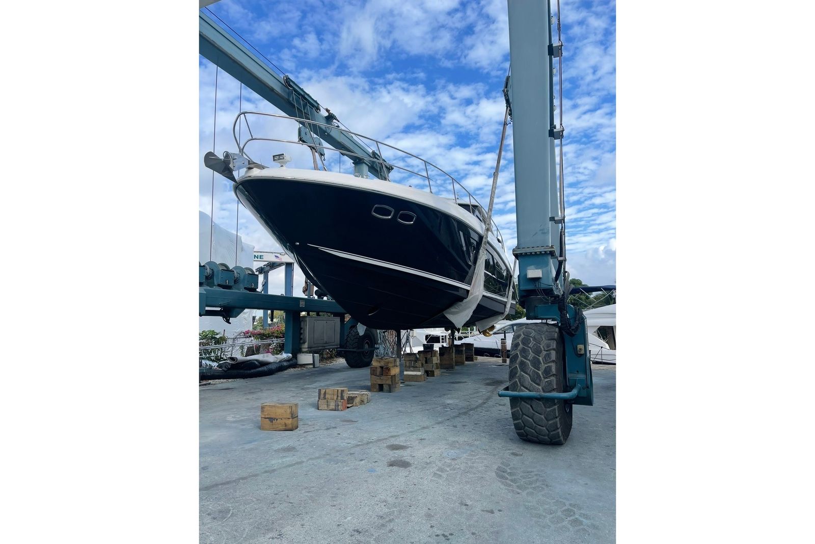 2016 Sea Ray Sundancer 540 — Twin Cummins QSM-11 Diesels, Miami