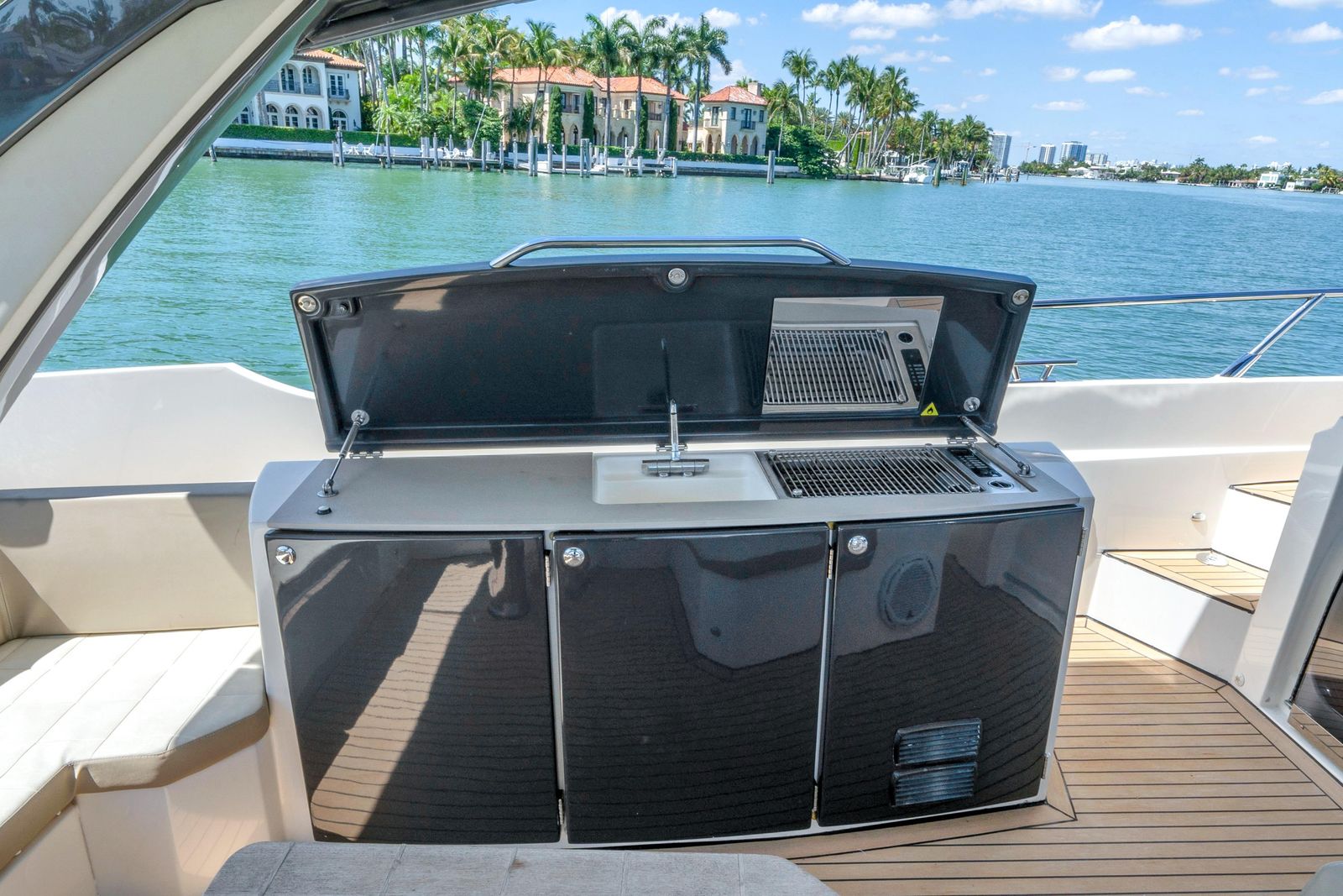 2017 Absolute 40 STL — Twin Volvo Penta Diesel, Miami Beach