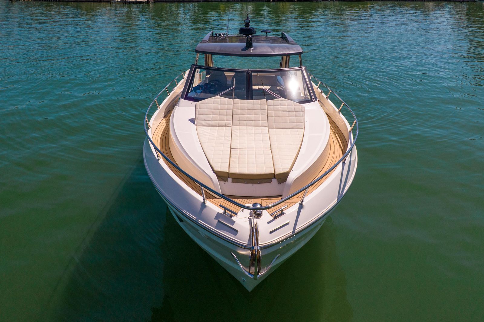 2017 Absolute 40 STL — Twin Volvo Penta Diesel, Miami Beach