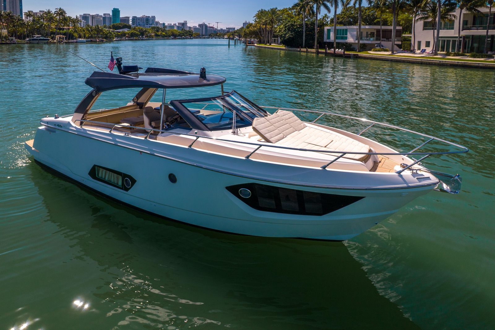 2017 Absolute 40 STL — Twin Volvo Penta Diesel, Miami Beach