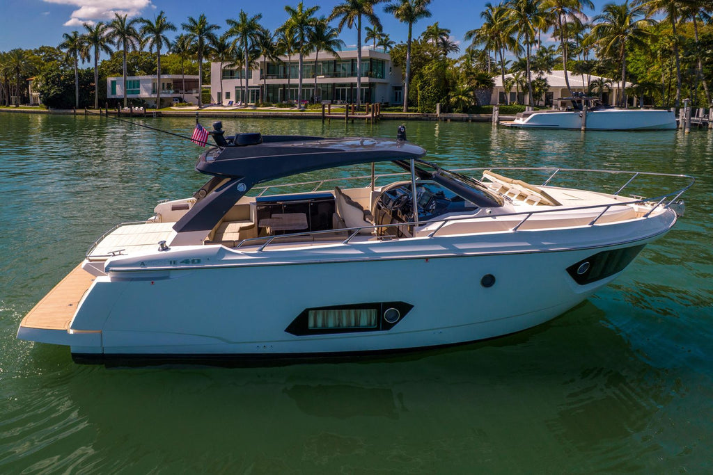 2017 Absolute 40 STL — Twin Volvo Penta Diesel, Miami Beach