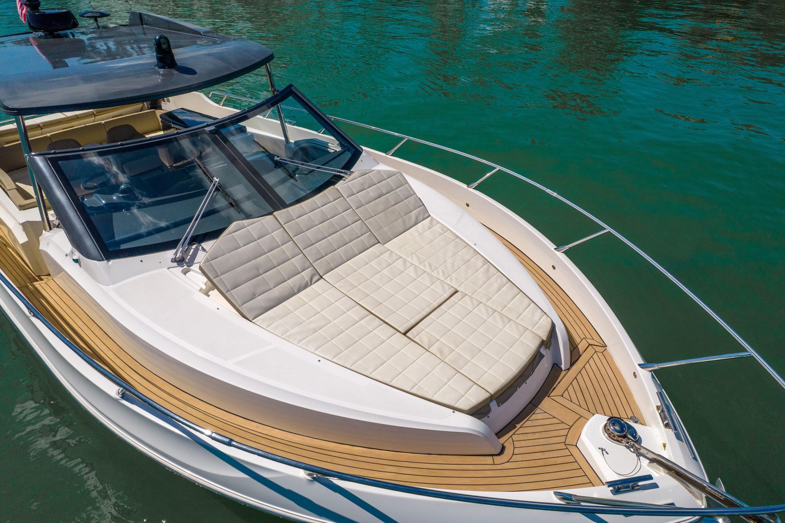 2017 Absolute 40 STL — Twin Volvo Penta Diesel, Miami Beach
