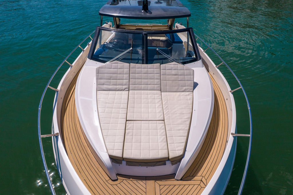 2017 Absolute 40 STL — Twin Volvo Penta Diesel, Miami Beach