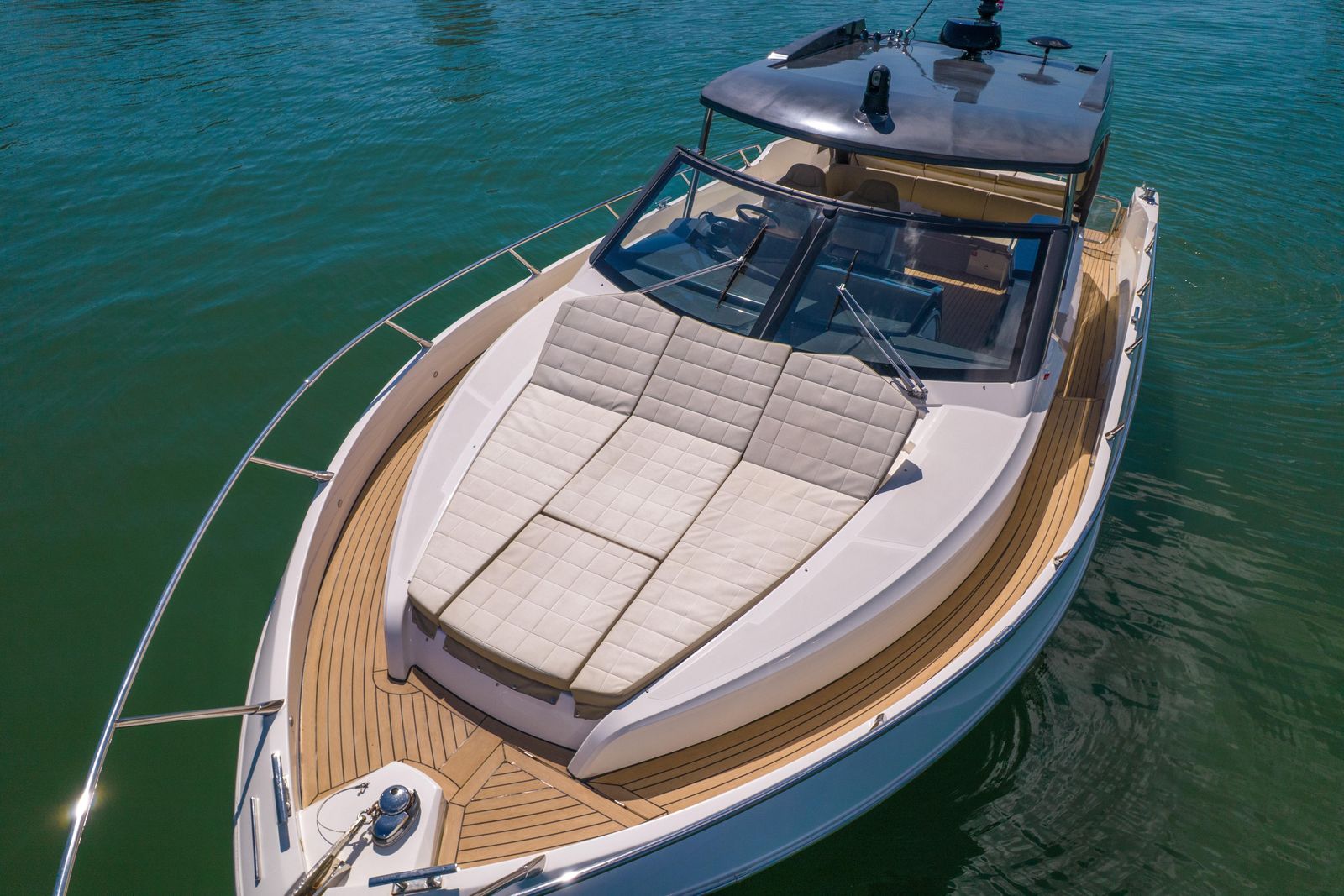 2017 Absolute 40 STL — Twin Volvo Penta Diesel, Miami Beach