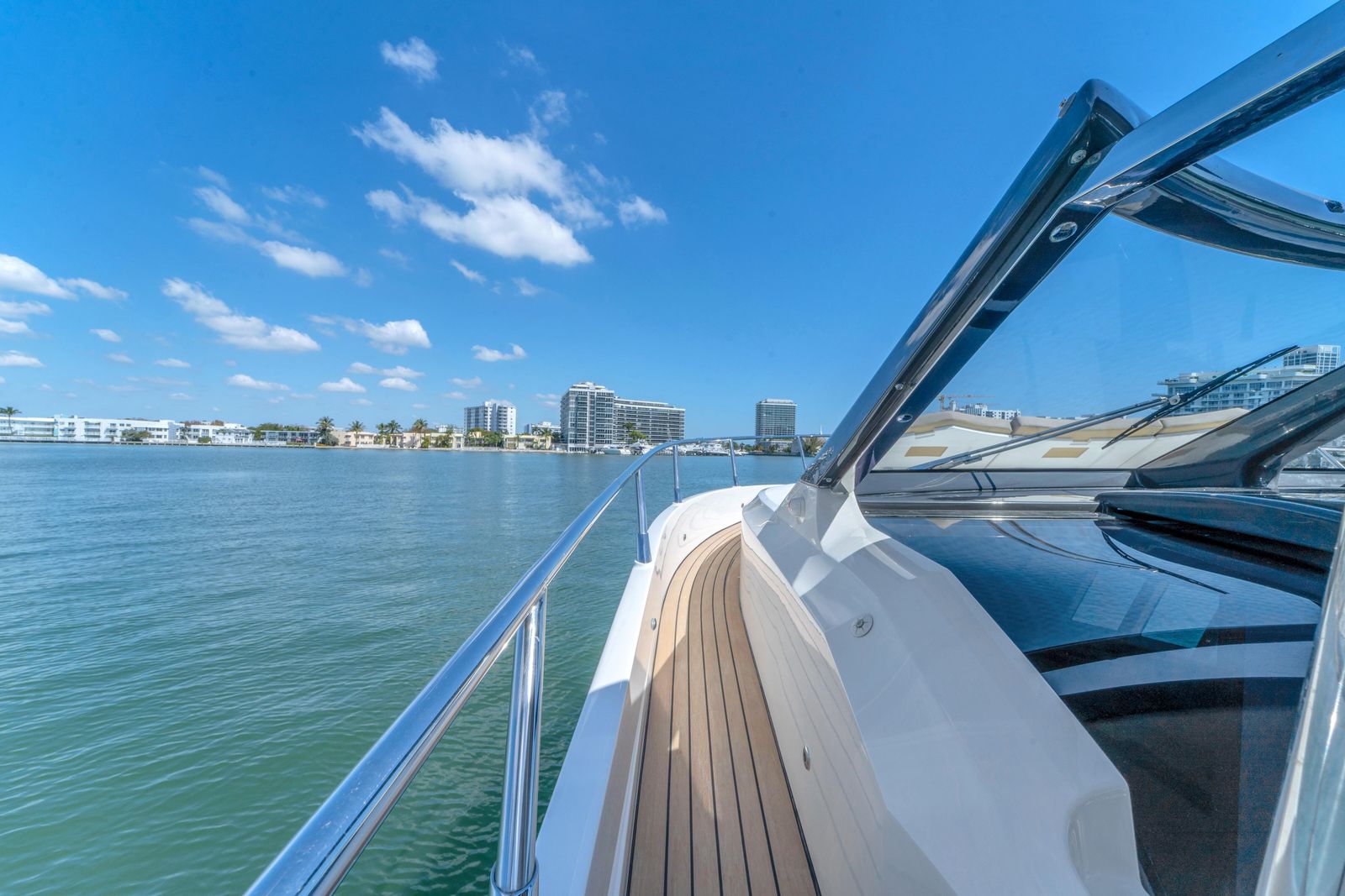 2017 Absolute 40 STL — Twin Volvo Penta Diesel, Miami Beach