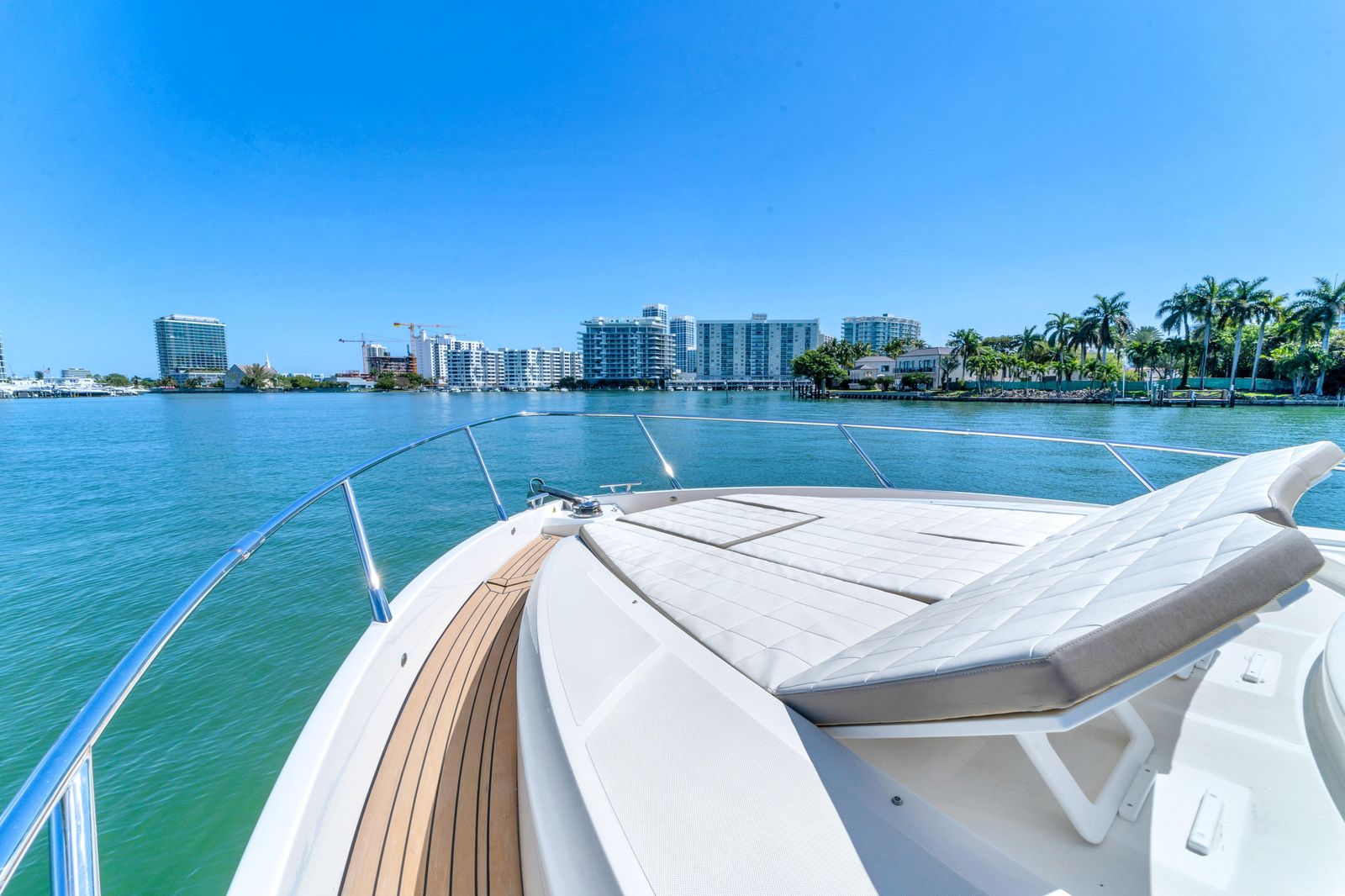 2017 Absolute 40 STL — Twin Volvo Penta Diesel, Miami Beach