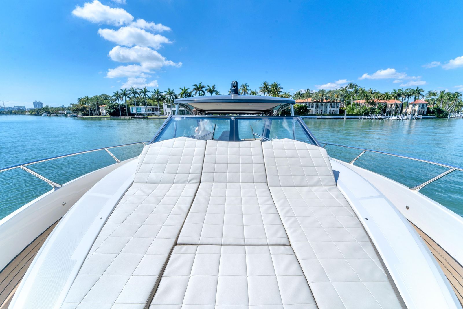 2017 Absolute 40 STL — Twin Volvo Penta Diesel, Miami Beach