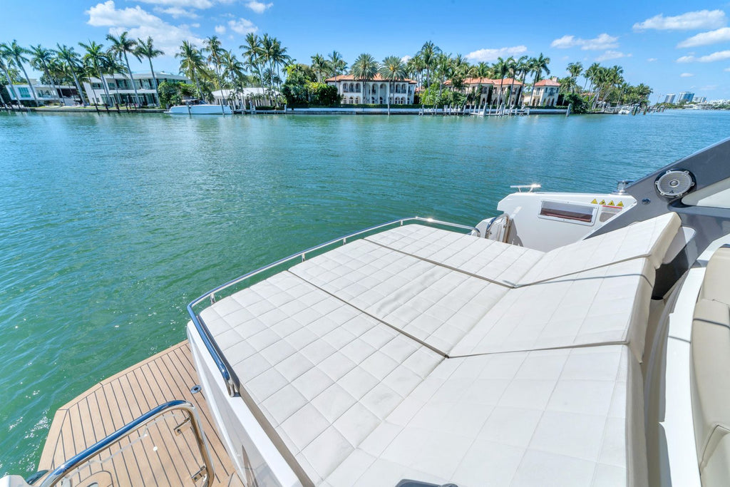 2017 Absolute 40 STL — Twin Volvo Penta Diesel, Miami Beach