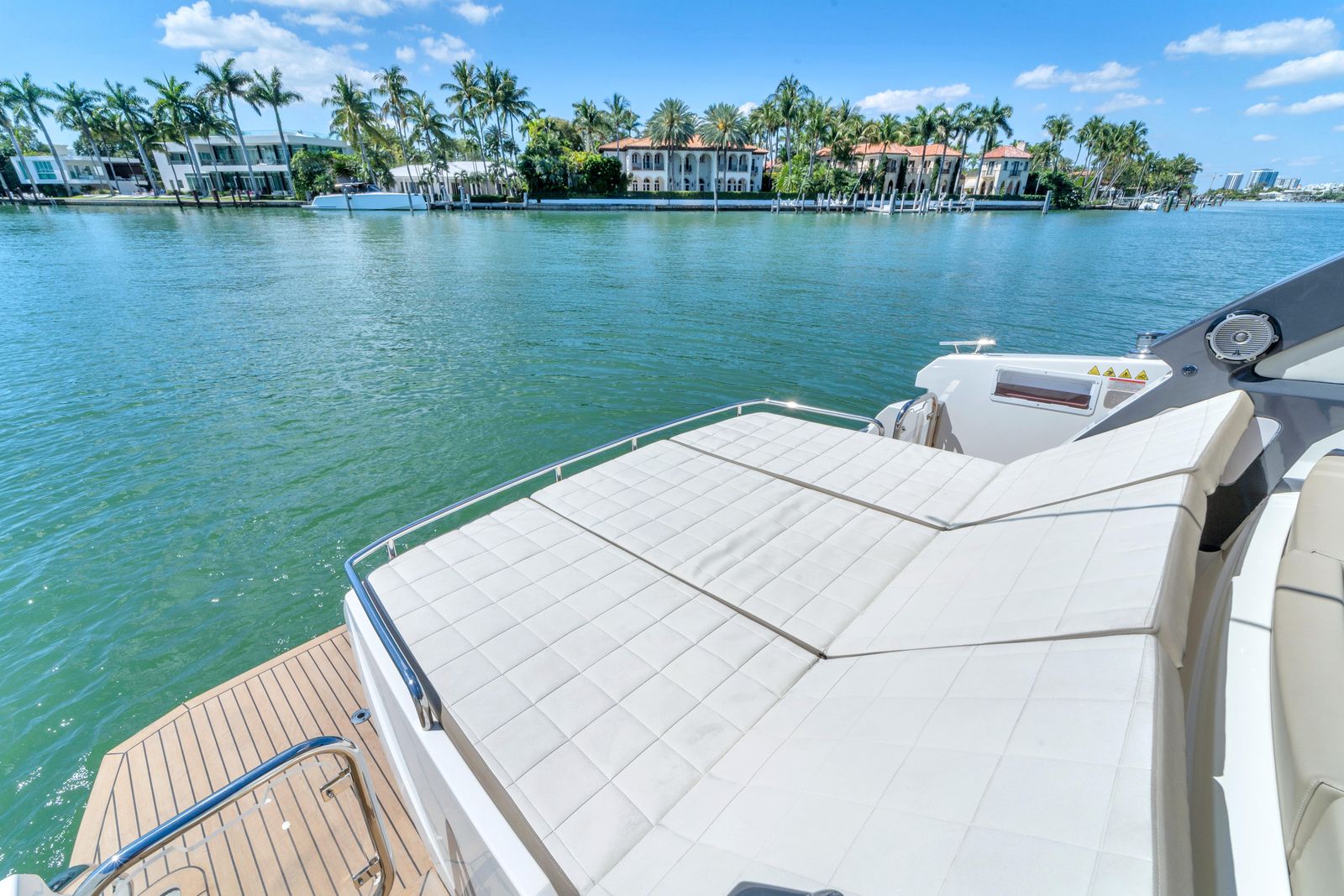 2017 Absolute 40 STL — Twin Volvo Penta Diesel, Miami Beach