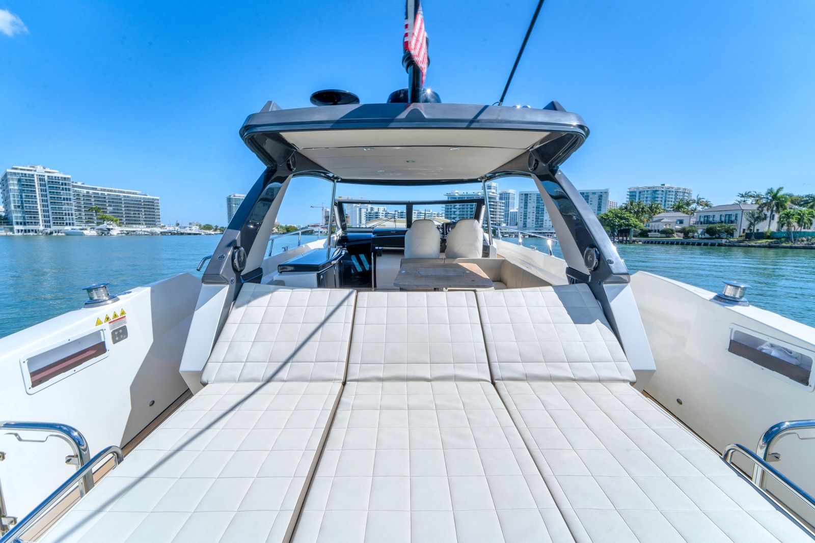 2017 Absolute 40 STL — Twin Volvo Penta Diesel, Miami Beach