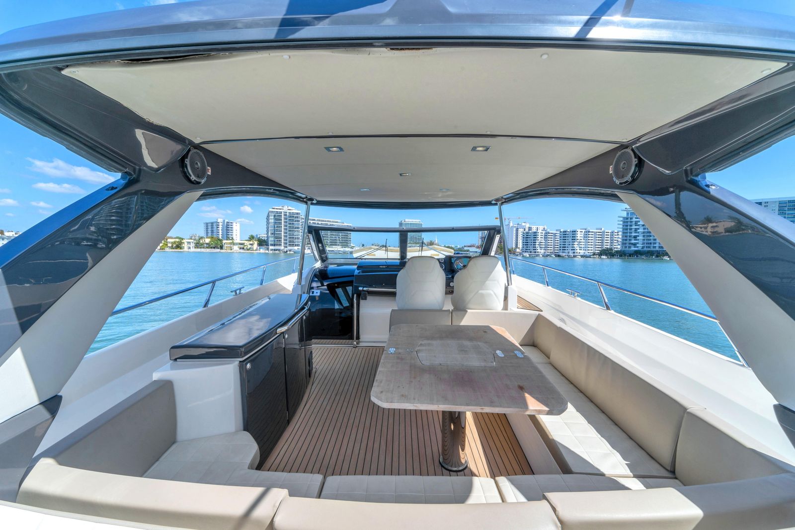 2017 Absolute 40 STL — Twin Volvo Penta Diesel, Miami Beach