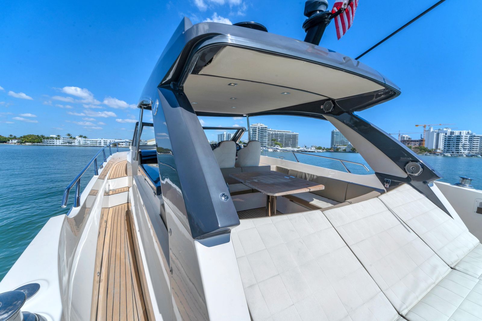 2017 Absolute 40 STL — Twin Volvo Penta Diesel, Miami Beach