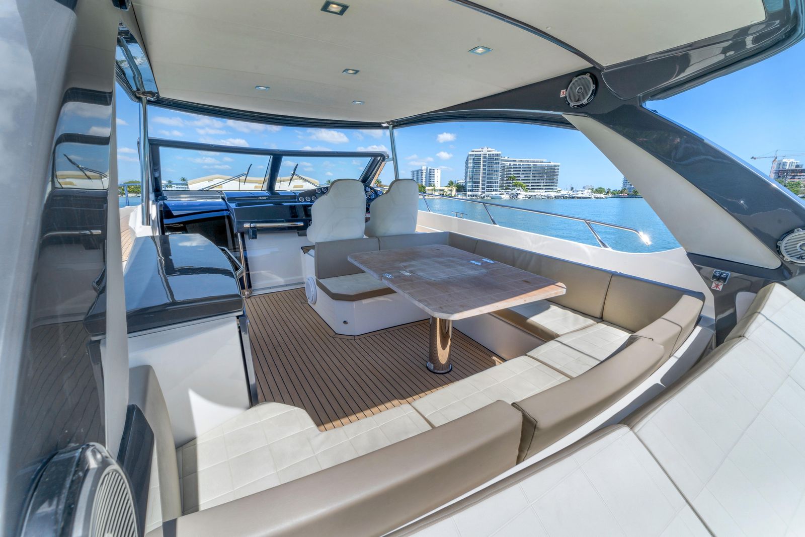 2017 Absolute 40 STL — Twin Volvo Penta Diesel, Miami Beach