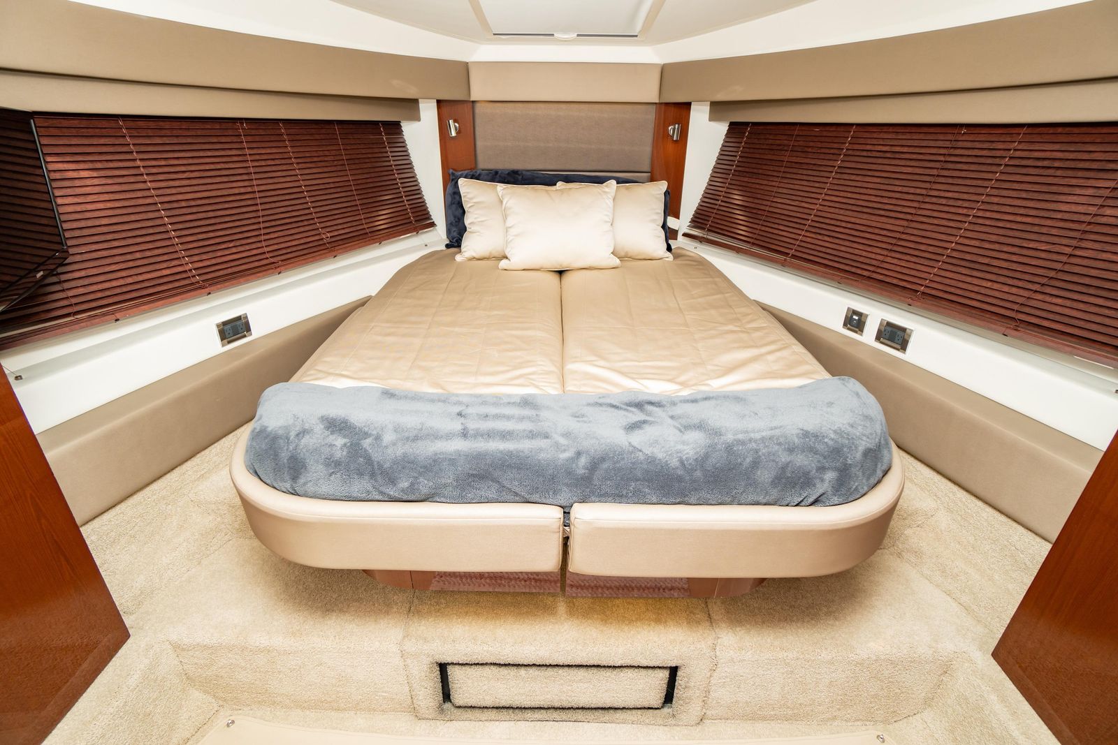2017 Sea Ray Sundancer 460 — Twin Cummins Diesels & Joystick Docking, Miami
