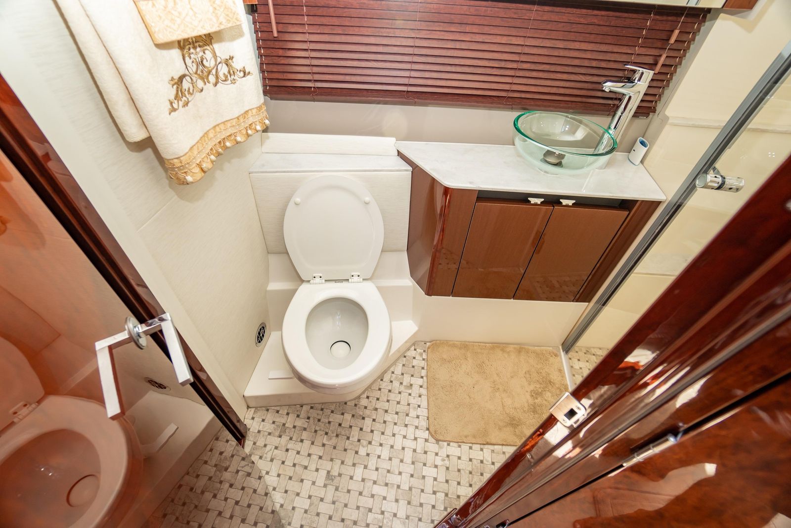 2017 Sea Ray Sundancer 460 — Twin Cummins Diesels & Joystick Docking, Miami