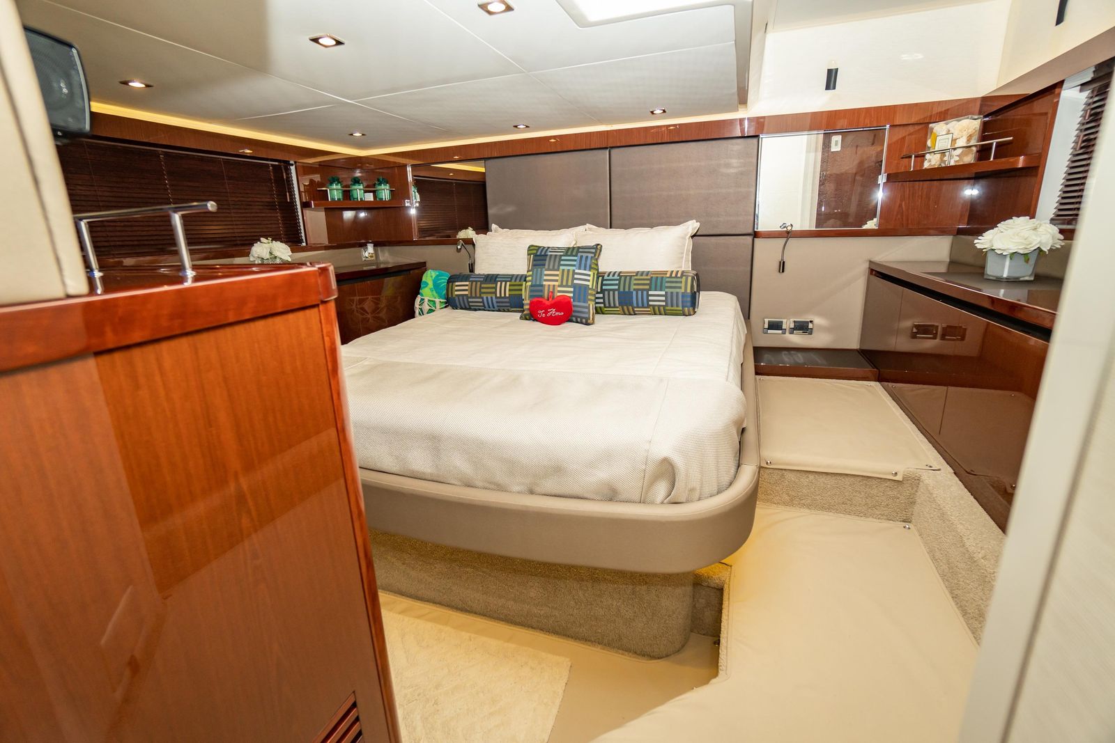 2017 Sea Ray Sundancer 460 — Twin Cummins Diesels & Joystick Docking, Miami