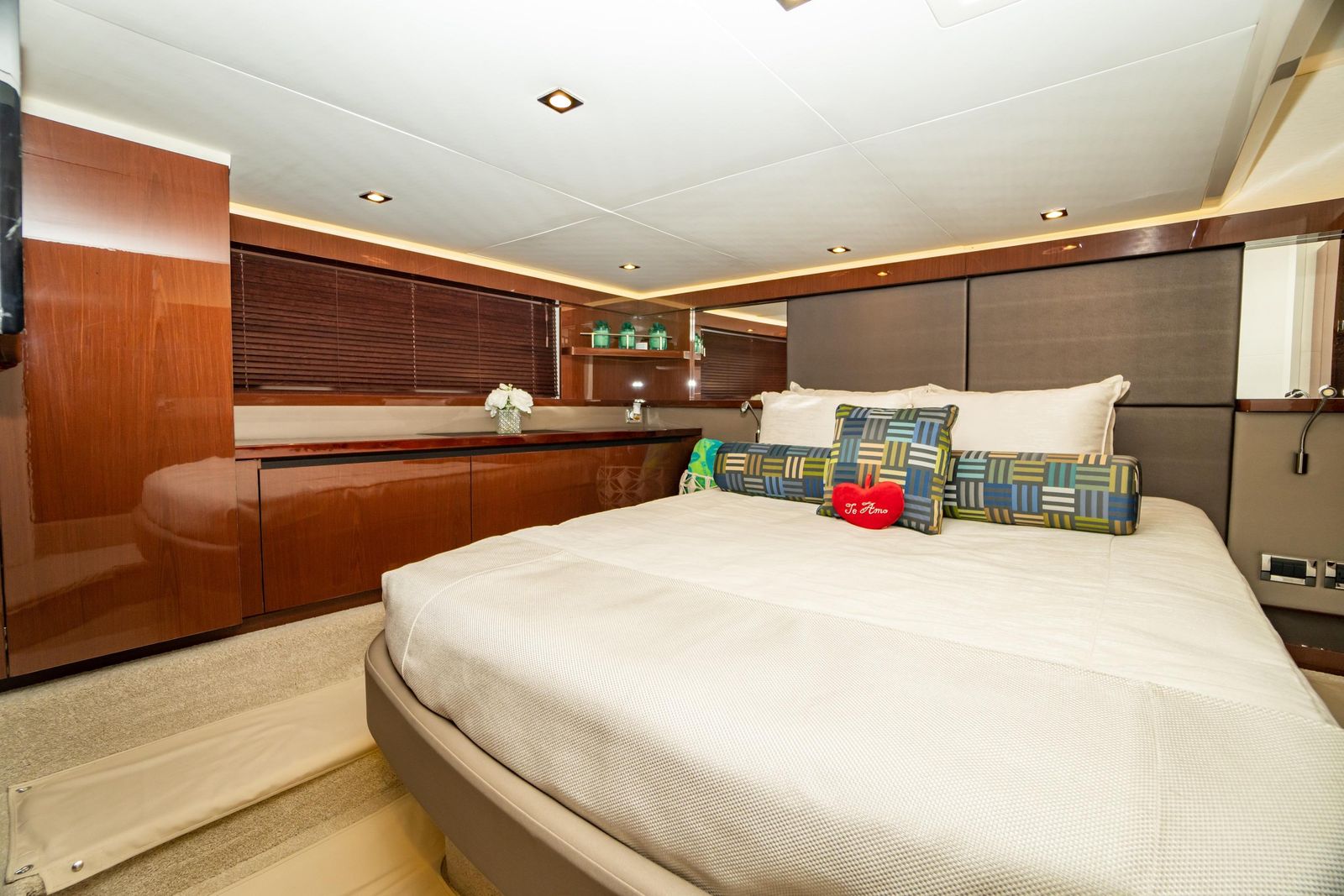 2017 Sea Ray Sundancer 460 — Twin Cummins Diesels & Joystick Docking, Miami