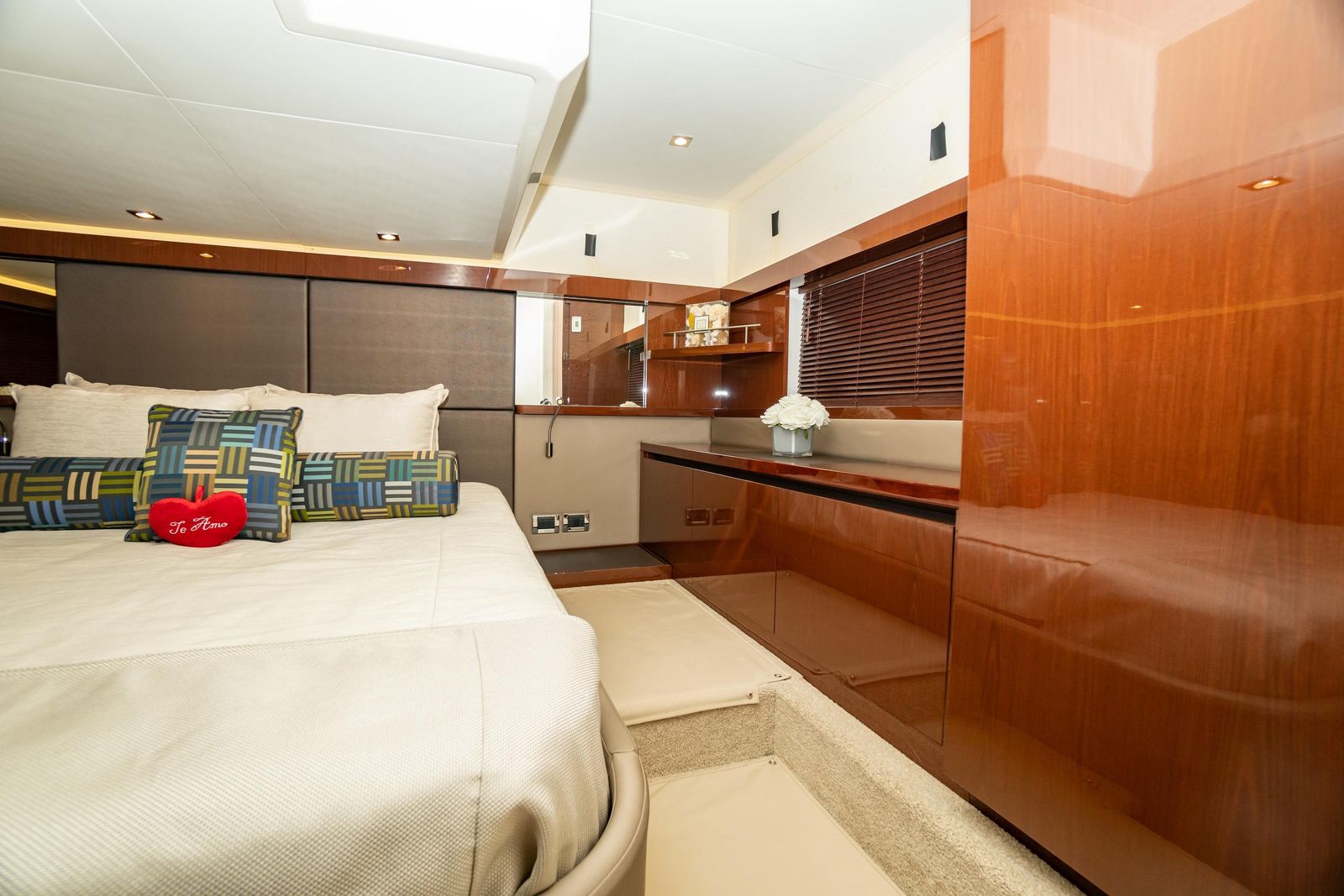 2017 Sea Ray Sundancer 460 — Twin Cummins Diesels & Joystick Docking, Miami