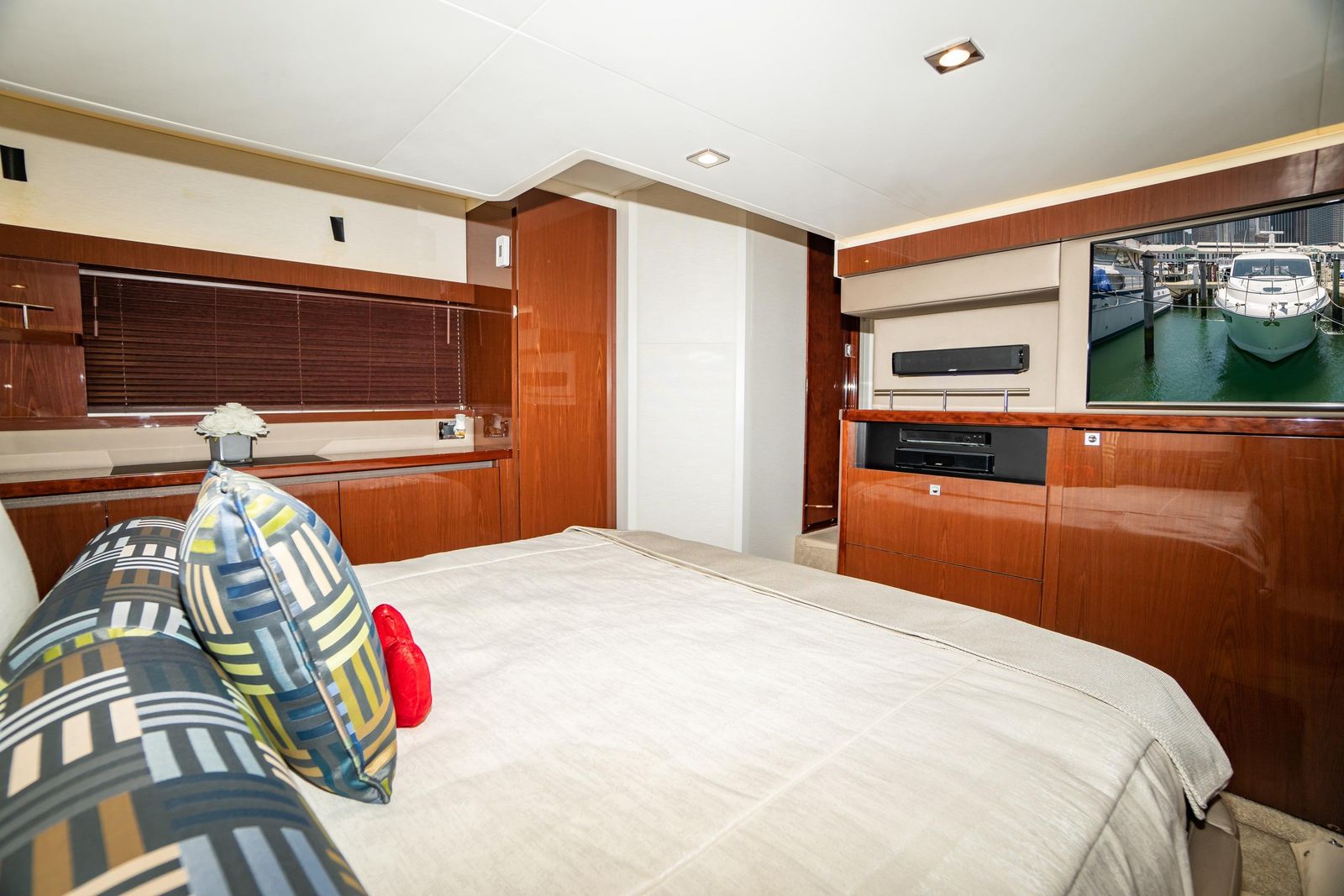 2017 Sea Ray Sundancer 460 — Twin Cummins Diesels & Joystick Docking, Miami