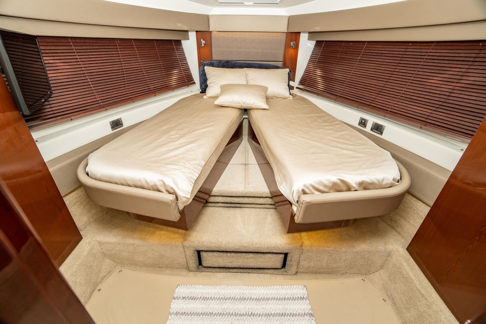 2017 Sea Ray Sundancer 460 — Twin Cummins Diesels & Joystick Docking, Miami