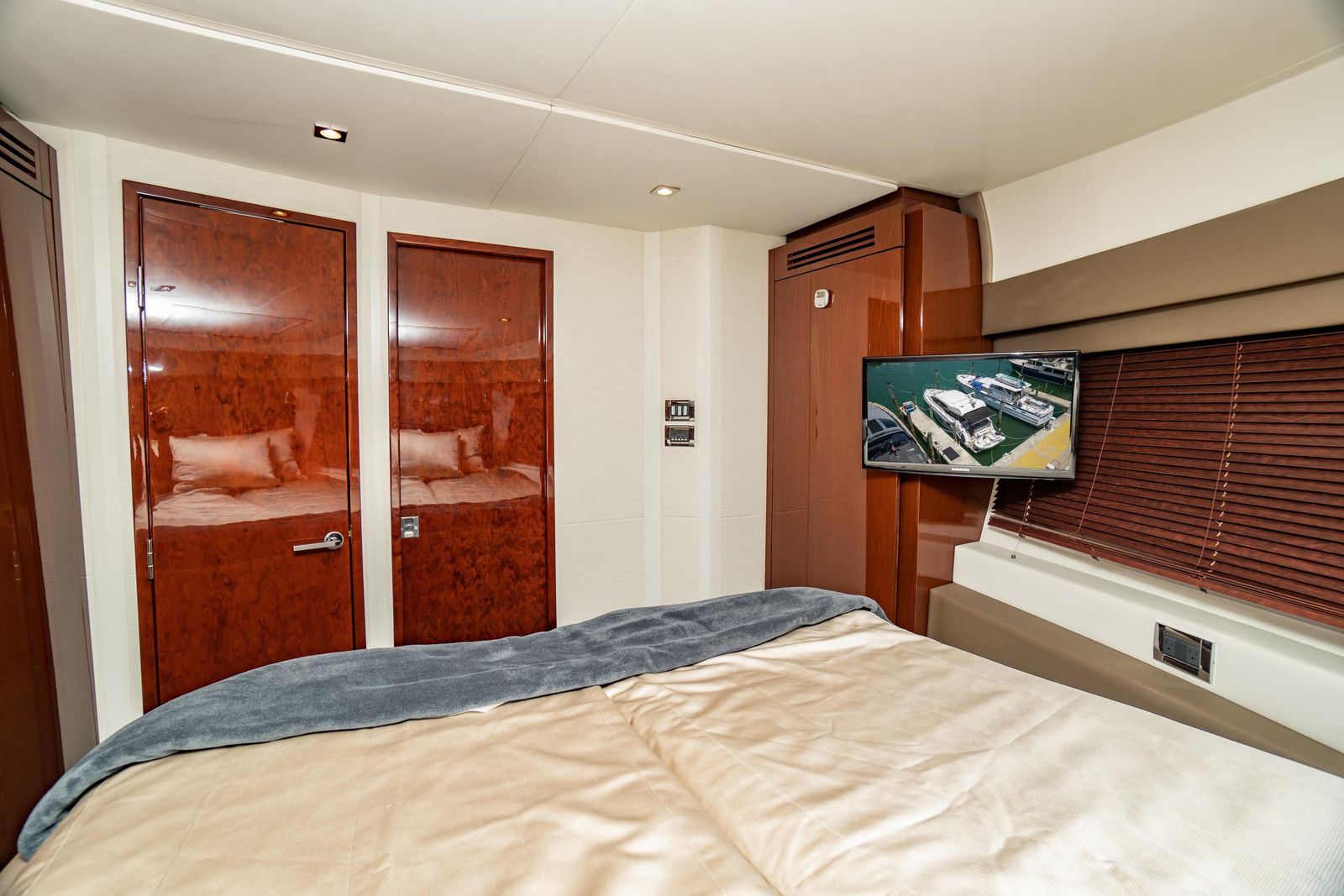 2017 Sea Ray Sundancer 460 — Twin Cummins Diesels & Joystick Docking, Miami